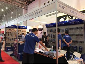 助力改裝,藍(lán)點(diǎn)亮相武漢國際汽車后市場博覽會(huì)